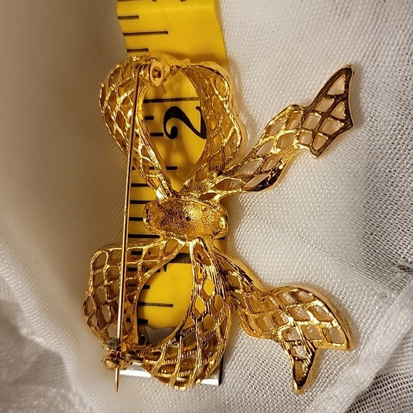 Cut Out Ribbon Bow Gold Tone Brooch Pin Christmas Holiday Clear Red Faux Stones - Picture 8 of 16